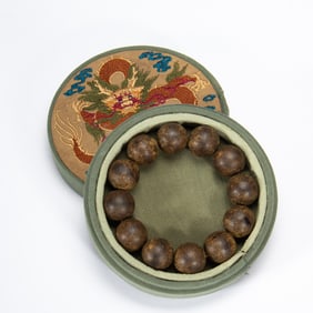 AN ALOESWOOD CHENXIANG BRACELET