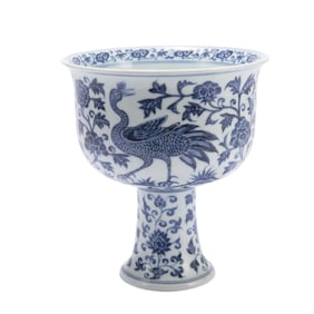 A BLUE AND WHITE PORCELAIN STEM-CUP