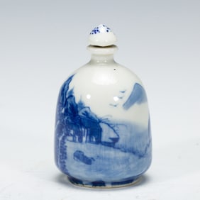 A BLUE AND WHITE LANDSCAPE SNUFF BOTTLE
