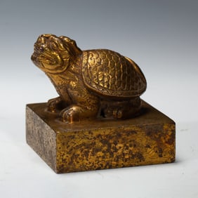 A BRONZE-GILT TORTOISE SEAL