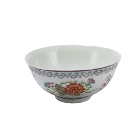 A CHINESE FAMILLE ROSE PORCELAIN BOWL