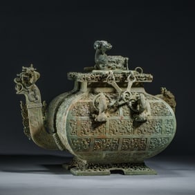 AN ARCHAISTIC BRONZE EWER WITH COVER