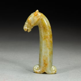 A CARVED JADE HORSE HEAD DAGGER HANDLE