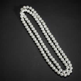 A PEARL NECKLACE