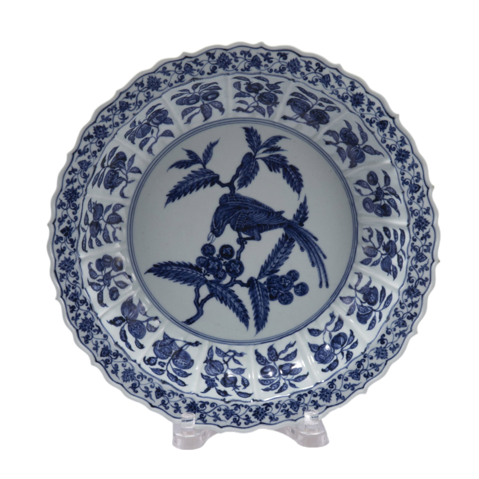 A BLUE AND WHITE PORCELAIN LOBED DISH (1 of 10)