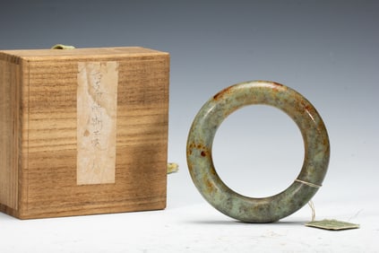 A JADE CIRCULAR RING