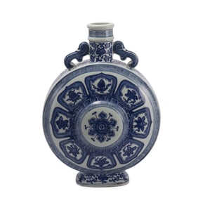 A BLUE AND WHITE PORCELAIN MOON FLASK