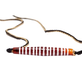 AN AGATE BEAD NECKLACE