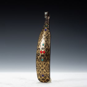 A HARDSTONES INLAID GOLD AND SILVER DECORATED BELTHOOK