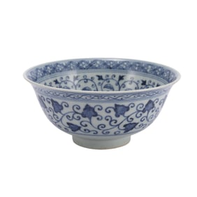 A BLUE AND WHITE PORCELAIN BOWL