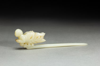 A CARVED WHITE JADE APSARAS HAIRPIN
