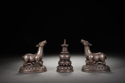 A SET OF SILVER ALLOY ALTER ITEMS