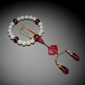 A CHINESE IMPERIAL WHITE JADE PRAYER BEADS SHOUCHUAN