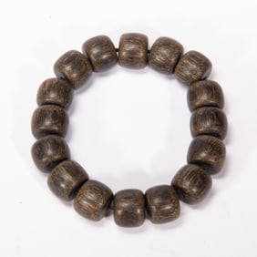 A RARE ALOESWOOD CHENXIANG PRAYER BEADS SHOUCHUAN
