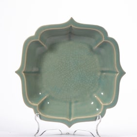 A RU-WARE LOBED DISH