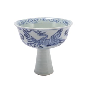 A BLUE AND WHITE PORCELAIN STEM-CUP