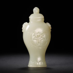 A CARVED WHITE JADE VASE WITH COVER
