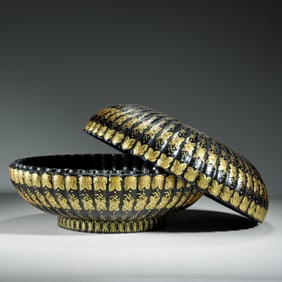 A FINE LACQUER AND GILT BOX WITH COVER