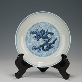 A BLUE AND WTHIE DRAGON SAUCER