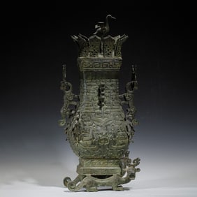 A VERY RARE BRONZE WINE VESSEL WITH COVER