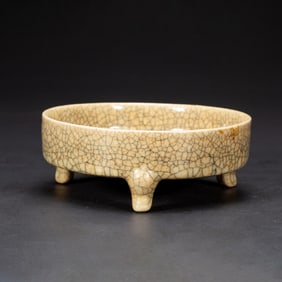 A GE-WARE TRIPOD CENSER