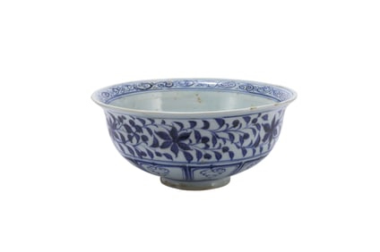 A CHINESE BLUE AND WHITE FLORAL BOWL
