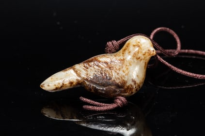 A JADE CARVING OF BIRD