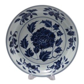 A BLUE AND WHITE PEONY PORCELAIN DISH