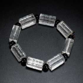 A ROCK CRYSTAL BEADS BRACELET