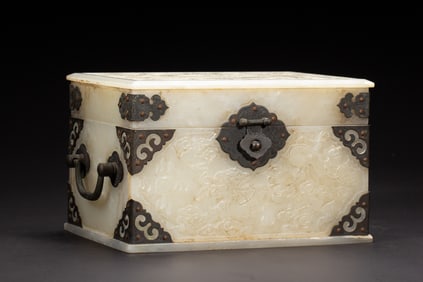 A VERY RARE WHITE JADE BOX