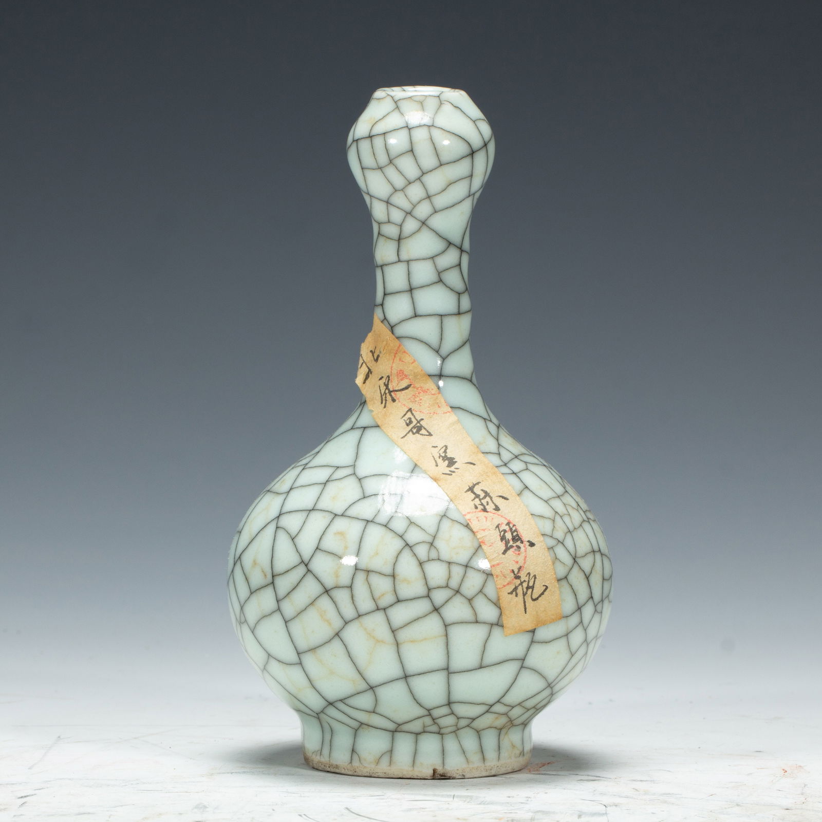 A GE-WARE GARLIC HEAD VASE (1 of 9)