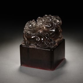A CARVED SMOKY QUARTZ BEAST SEAL