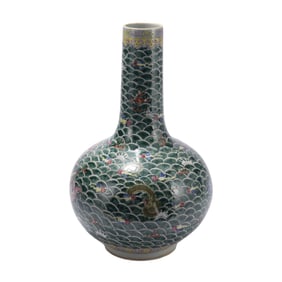 A CHINESE WUCAI PORCELAIN VASE
