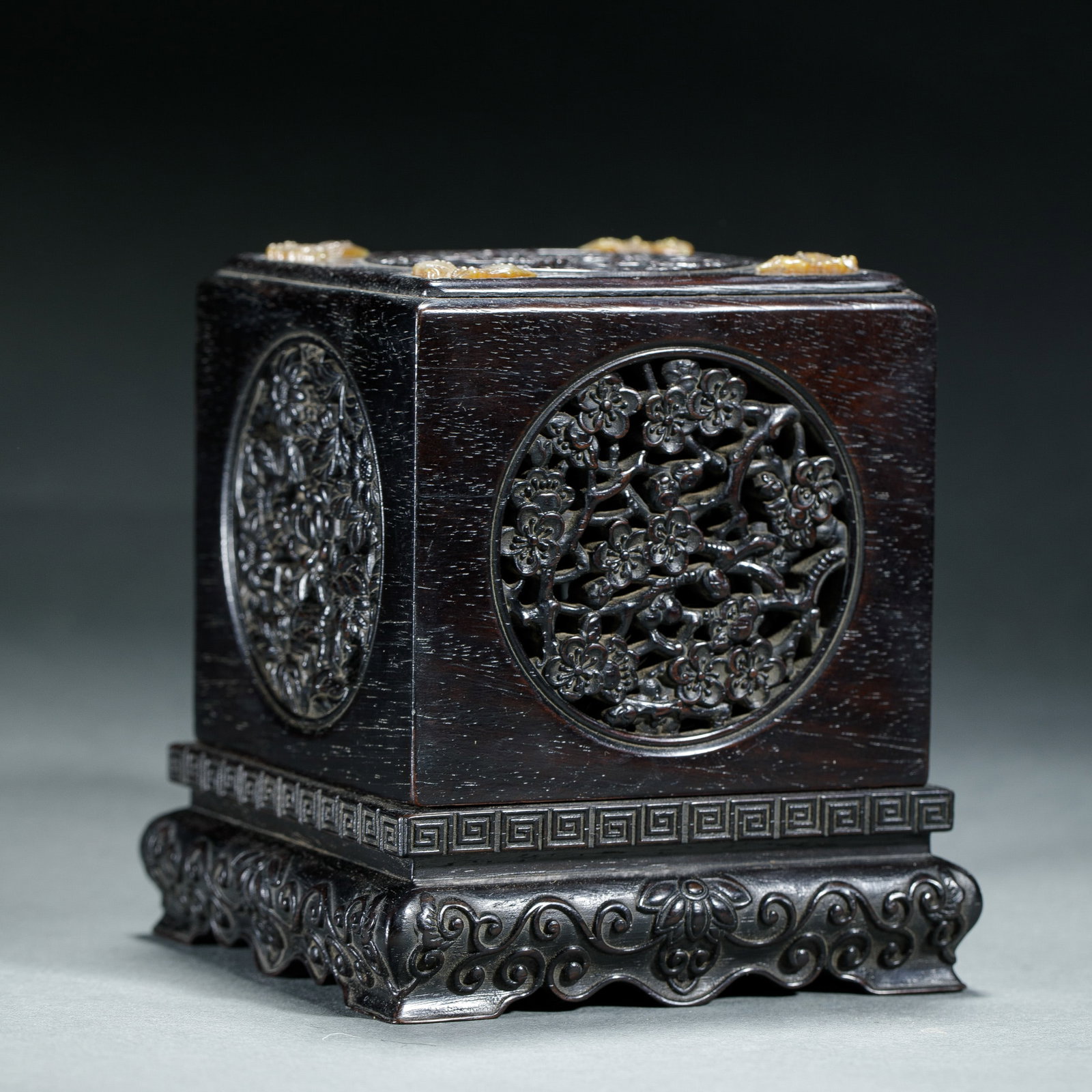 A CARVED ROSEWOOD ZITAN BOX WITH COVER (1 of 7)