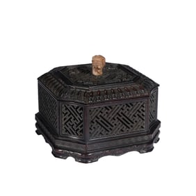A FINE CARVED ROSEWOOD ZITAN BOX WITH COVER