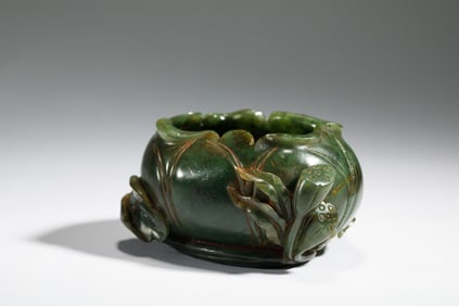 A CARVED SPINACH GREEN JADE WATERPOT