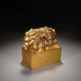 A TIBETAN BRONZE-GILT DRAGON SEAL