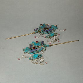 PAIR KING FISHER FEATHER DECORATED SILVER-GILT HAIRPINS