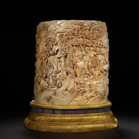 A FINE CARVED SHOUSHAN STONE FIGURAL STORY BRUSHPOT