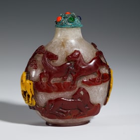 A PEKING GLASS OVERLAY HORSES SNUFF BOTTLE