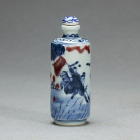 AN UNDERGLAZE BLUE AND COPPER RED SNUFF BOTTLE