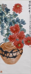 A CHINESE PAINTING OF CHRYSANTHEMUM SIGNED QI LIANGCHI