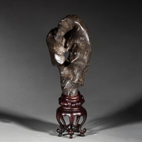 A CHINESE LITERATI ROCK