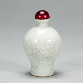 A GE-WARE CRACKLED SNUFF BOTTLE