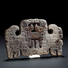 A CHINESE ARCHAISTIC JADE ORNAMENT