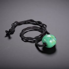 A TWIST GLASS BEAD PENDANT