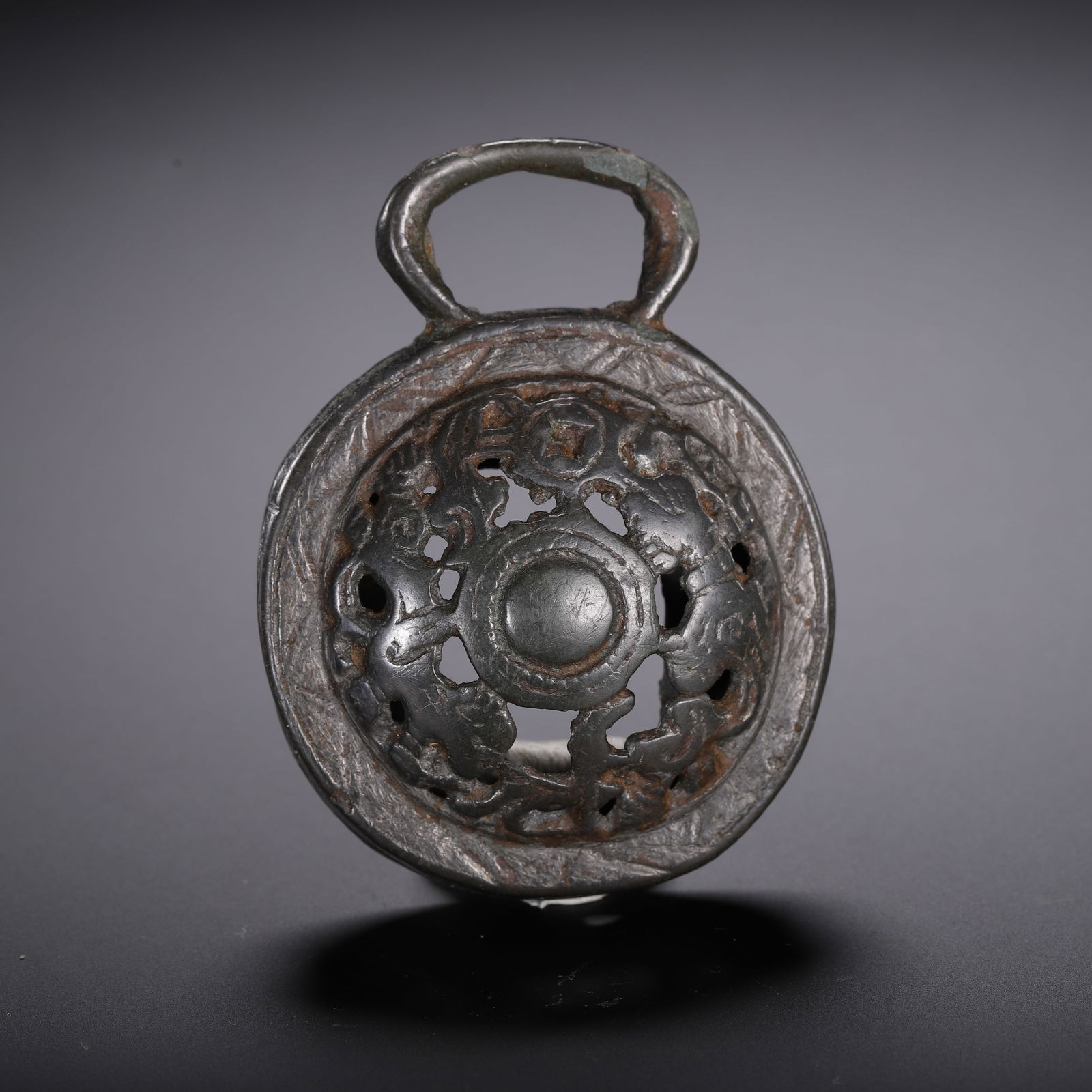 A TIBETAN AMULET PENDANT (1 of 9)