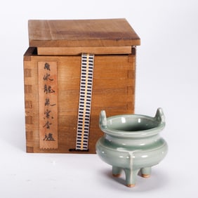 A LONGQUAN CELADON GLAZE TRIPOD CENSER