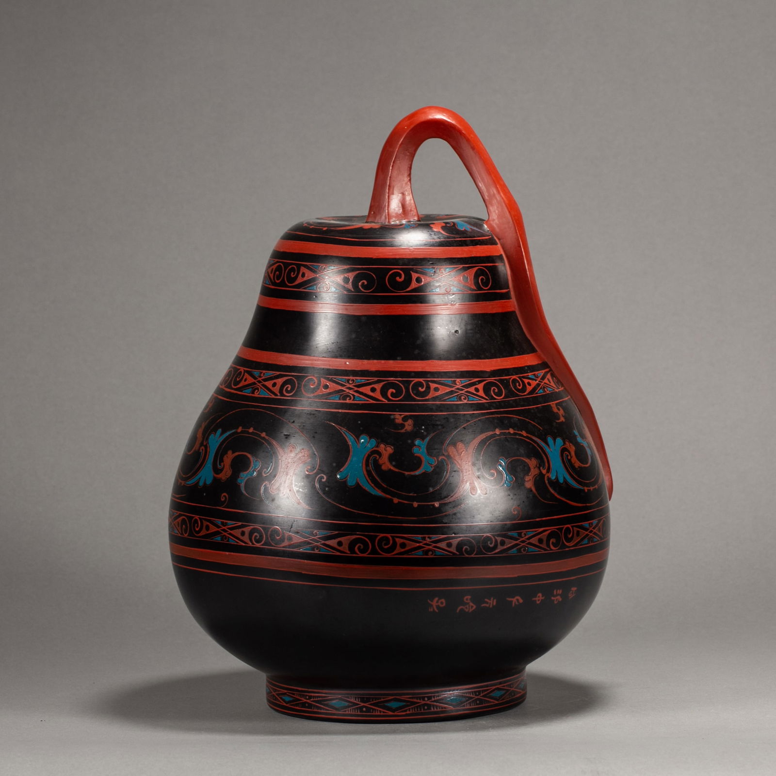 A POLYCHROME PAINTED LACQUER JAR WITH COVER (1 of 9)