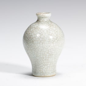 A GE-WARE CRACKLED SNUFF BOTTLE